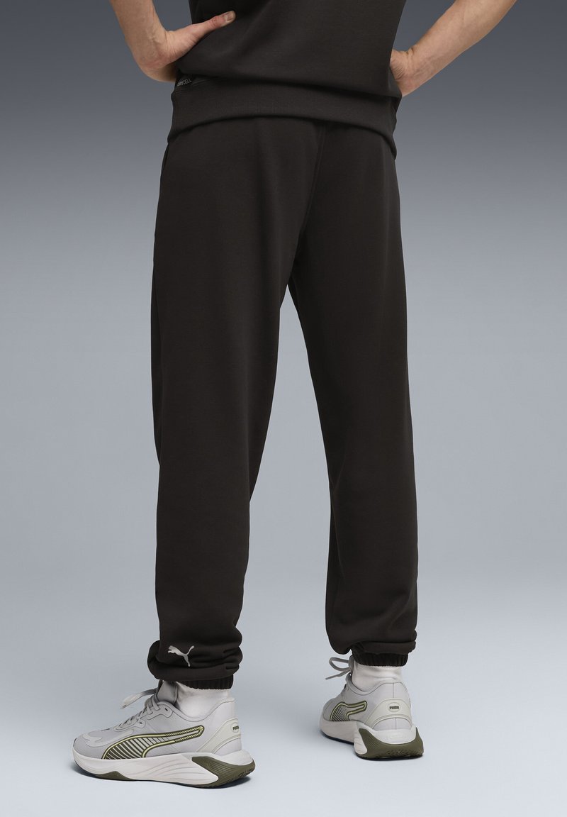 Puma GRAPHICS TRAINING JOGGING - Teplákové kalhoty - black