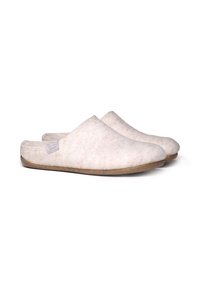 Filttofflor i ljus beige med en slät textur. Öppen baksida, rund tå och en färgglad prickig gummisula.