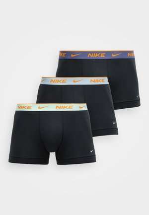 Trei perechi de boxeri negri Nike cu talie elastică în culori contrastante: portocaliu, albastru deschis și mov, având logo-ul Nike.