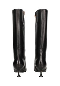 Bottes en cuir noir hauteur genou avec une finition lisse, dotées d'une fermeture éclair à l'arrière et d'un talon fin de style stiletto.