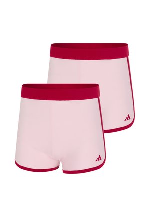 Dwie pary jasnoróżowych sportowych spodenek z ciemnoróżowymi pasami w talii, wykończeniem oraz małym logo na przedniej, dolnej części lewej nogawki.