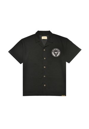 Camicia nera a maniche corte con bottoni e colletto, con logo circolare bianco "Pas de Monaco 911 club" sul petto a sinistra.