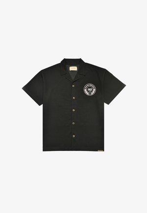 Camicia nera a maniche corte con bottoni e colletto, con logo circolare bianco "Pas de Monaco 911 club" sul petto a sinistra.