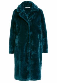 Kabát z umělé kožešiny modrozelené barvy s jemnou texturou, výstřihem s výkrojem, zapínáním na knoflíky vpředu a bočními kapsami. Dlouhé rukávy a délka sahající ke kolenům.