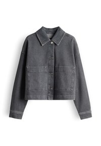 Donkergrijze cropped spijkerjas met lange mouwen, puntige kraag, knoopsluiting aan de voorkant en twee grote vierkante borstzakken.