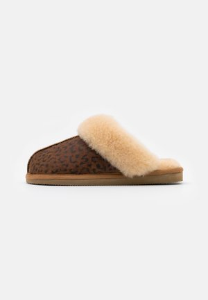 Shepherd JESSICA LEOPARD - Hausschuh - chestnut