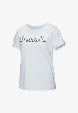 Weißes T-Shirt mit kurzen Ärmeln und aufgerollten Bündchen, mit „Bench.“ in fetten, schwarz umrandeten Buchstaben auf der Brust bedruckt.