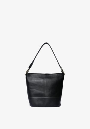 Sac à bandoulière en cuir noir avec une texture lisse, un fond plat et une bandoulière unique. Caractérisé par des coutures discrètes et un design simple.