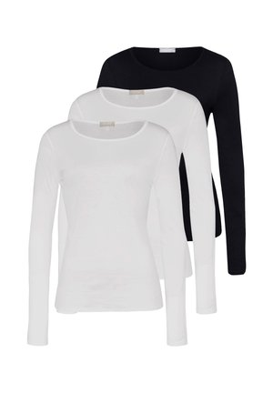 Trois t-shirts à manches longues avec col rond en noir, blanc et blanc cassé, superposés de l'avant vers l'arrière sur un fond blanc uni.