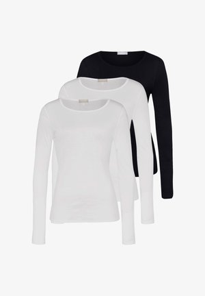 Trois t-shirts à manches longues avec col rond en noir, blanc et blanc cassé, superposés de l'avant vers l'arrière sur un fond blanc uni.