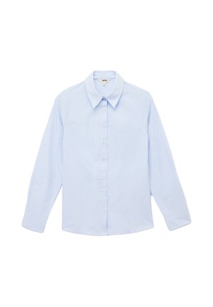 Jasnoniebieska, długorękawowa koszula zapinana na guziki z białymi pionowymi paskami, z ostrym kołnierzykiem i luźnym krojem, z kieszenią na lewej piersi.