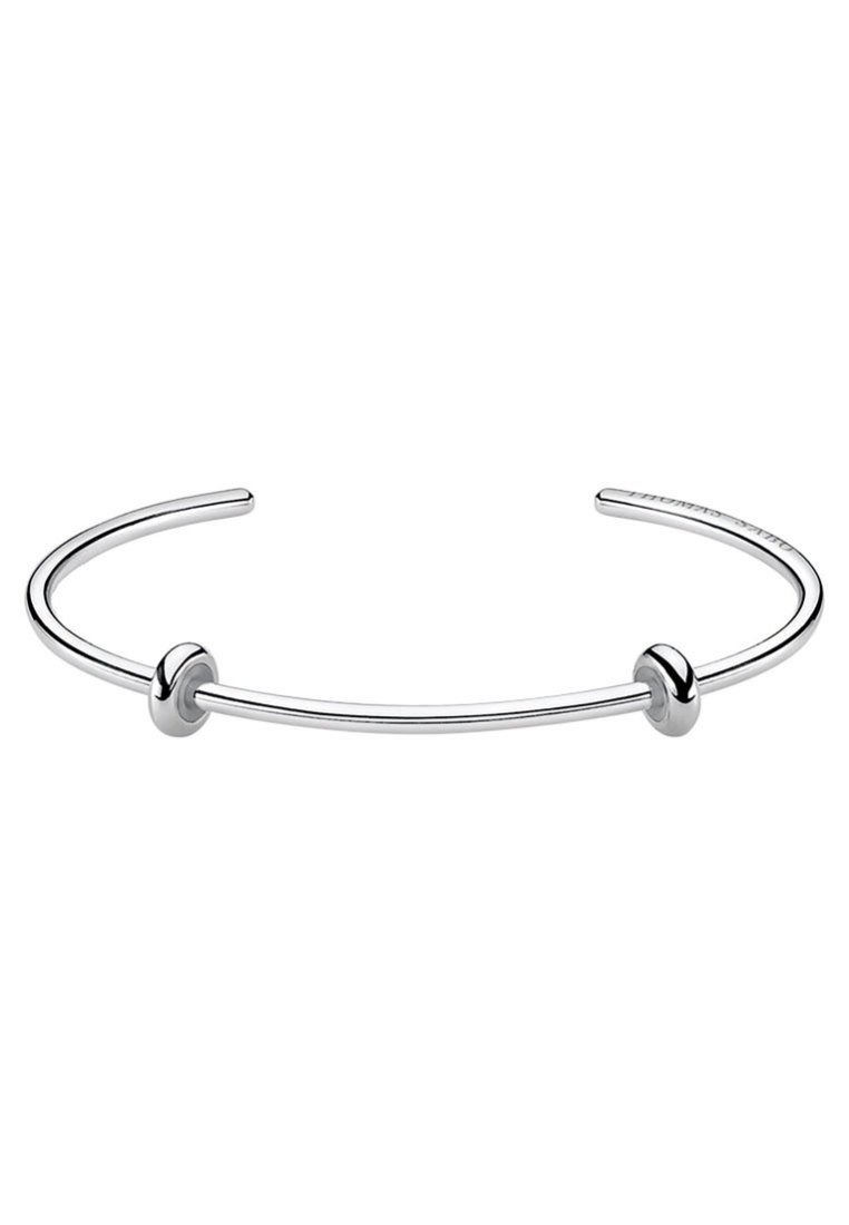 Bracelet en cuir argenté présentant un design lisse et minimaliste avec deux accents ronds aux extrémités et une finition polie.