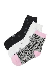 Tres pares de calcetines cortos: negros con huellas de patas, blancos con estrellas y gris leopardo con acentos rosas. Material de mezcla de algodón.