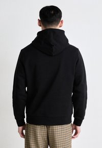 Calvin Klein ENLARGED LOGO HOODIE - Jersey con capucha - black