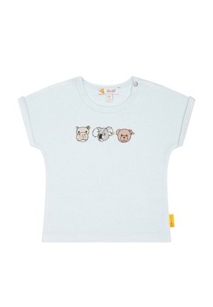 T-shirt bébé bleu clair à manches courtes avec des visages de chien, de koala et d'ours brodés sur la poitrine et un bouton-pression à l'encolure.