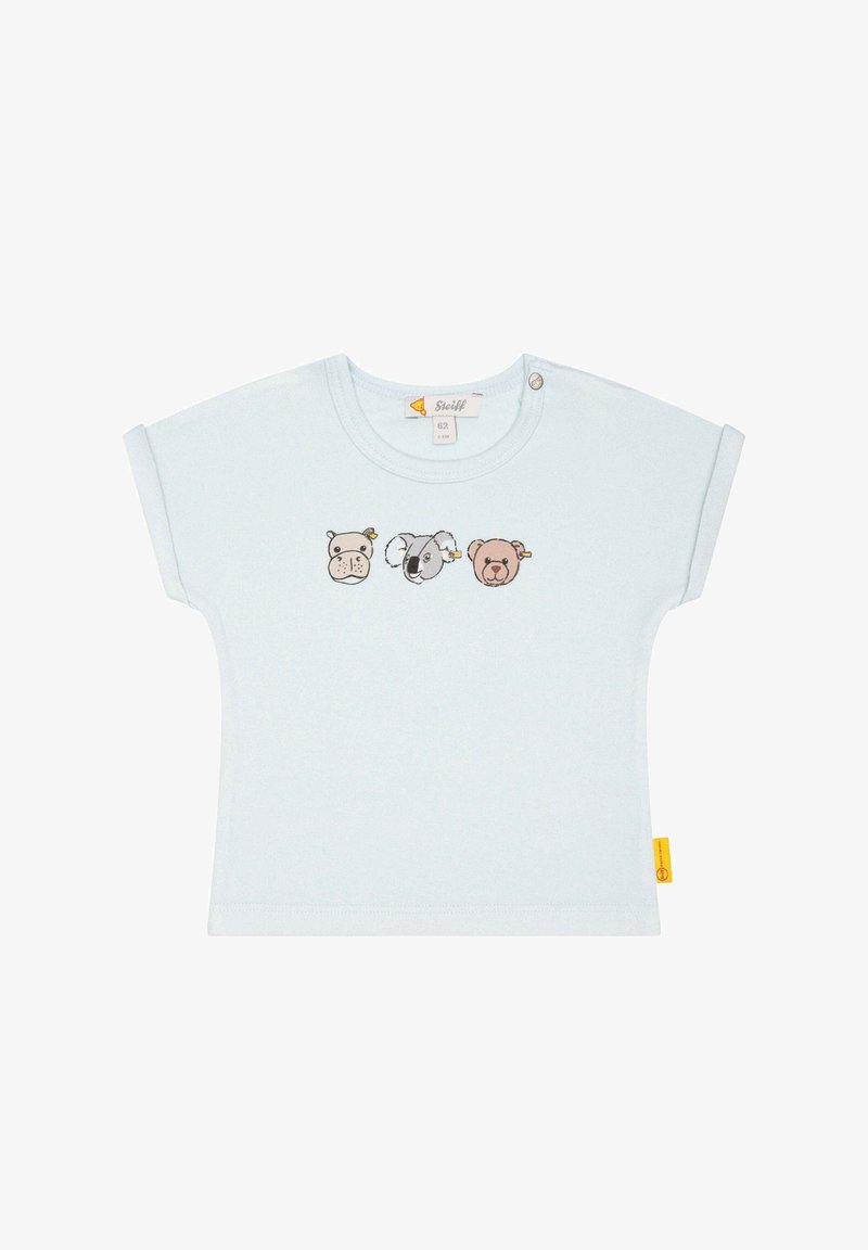 T-shirt bébé bleu clair à manches courtes avec des visages de chien, de koala et d'ours brodés sur la poitrine et un bouton-pression à l'encolure.