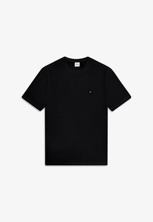 Tricou scurt negru din bumbac, cu guler rotund și o mică etichetă logo pe piept. Textură netedă, design minimalist.