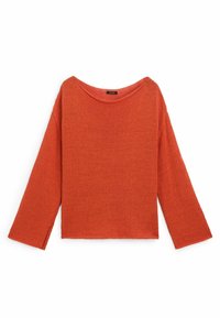 Pull en tricot de couleur rouille avec un col large et ample, des manches longues et des fentes latérales. Fabriqué en tissu texturé avec une coupe décontractée.