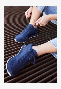 Não selecionado, navy