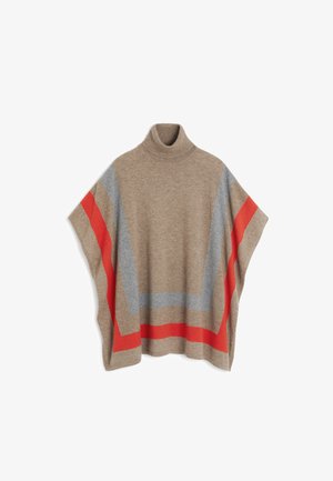 Beiger Poncho mit hohem Kragen, der auffällige rote und graue geometrische Streifen aufweist. Weiche Stricktextur, weite Ärmel und entspannter Schnitt.