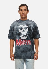 Re:Covered - MISFITS SKULL - T-shirt med print - black tie dye Miniatyrbild 1