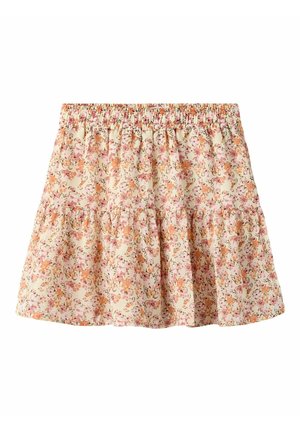 Gonna corta a fiori con fiori rosa e arancioni su sfondo beige, con vita elastica e design a balze a più livelli.