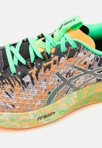 ASICS NOOSA TRI 16 - Hardloopschoenen voor op de weg - black/new leaf