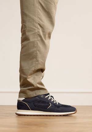 Manfield, Trainers - blau