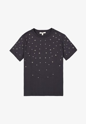 Camiseta de algodón negra con adornos metálicos de estrellas y puntos, mangas cortas y cuello redondo. Textura suave, corte casual.