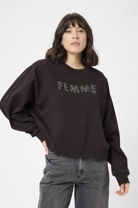 Felpa corta marrone scuro con maniche oversize, adornata con la scritta "FEMME" in strass sul petto. Tessuto morbido al tatto.