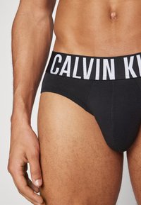Calvin Klein Underwear HIP BRIEF STRETCH 3 PACK - Slip - black/white/blue