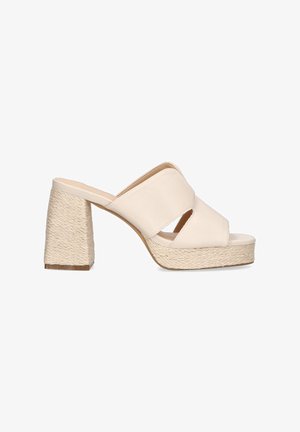 Mules de plataforma beige con un diseño de tiras cruzadas, tacón bloque envuelto en yute texturizado y parte superior de tela suave.