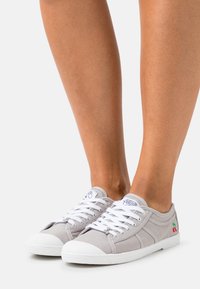 Le Temps Des Cerises BASIC - Zapatillas - paloma