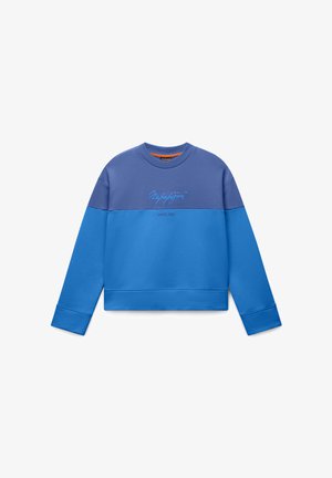 Pullover mit Rundhalsausschnitt, der ein Farbblockdesign in Blau und Lila, ein gesticktes Logo sowie gerippte Bündchen mit glatter Textur aufweist.