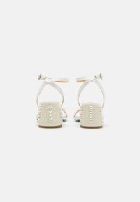 Blue by Betsey Johnson TINA - Sandali - ivory
