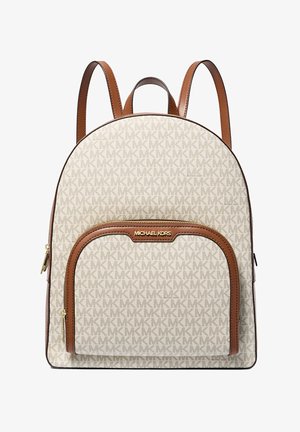 Zaino beige e marrone Michael Kors con motivo ripetuto del logo MK, tasca frontale con zip e spallacci regolabili.