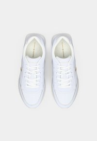 Tommy Hilfiger RUNNER - Joggesko - white