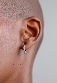 Maria Black RAMEN SHO HUGGIE - Μονό σκουλαρίκι - silver coloured