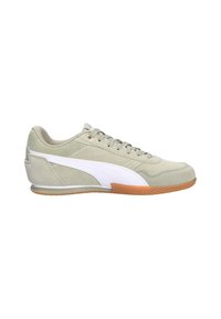 Zapatillas de ante verde claro con acentos blancos, superficie texturizada y suela de goma. Presenta un perfil bajo y seis ojales para cordones.