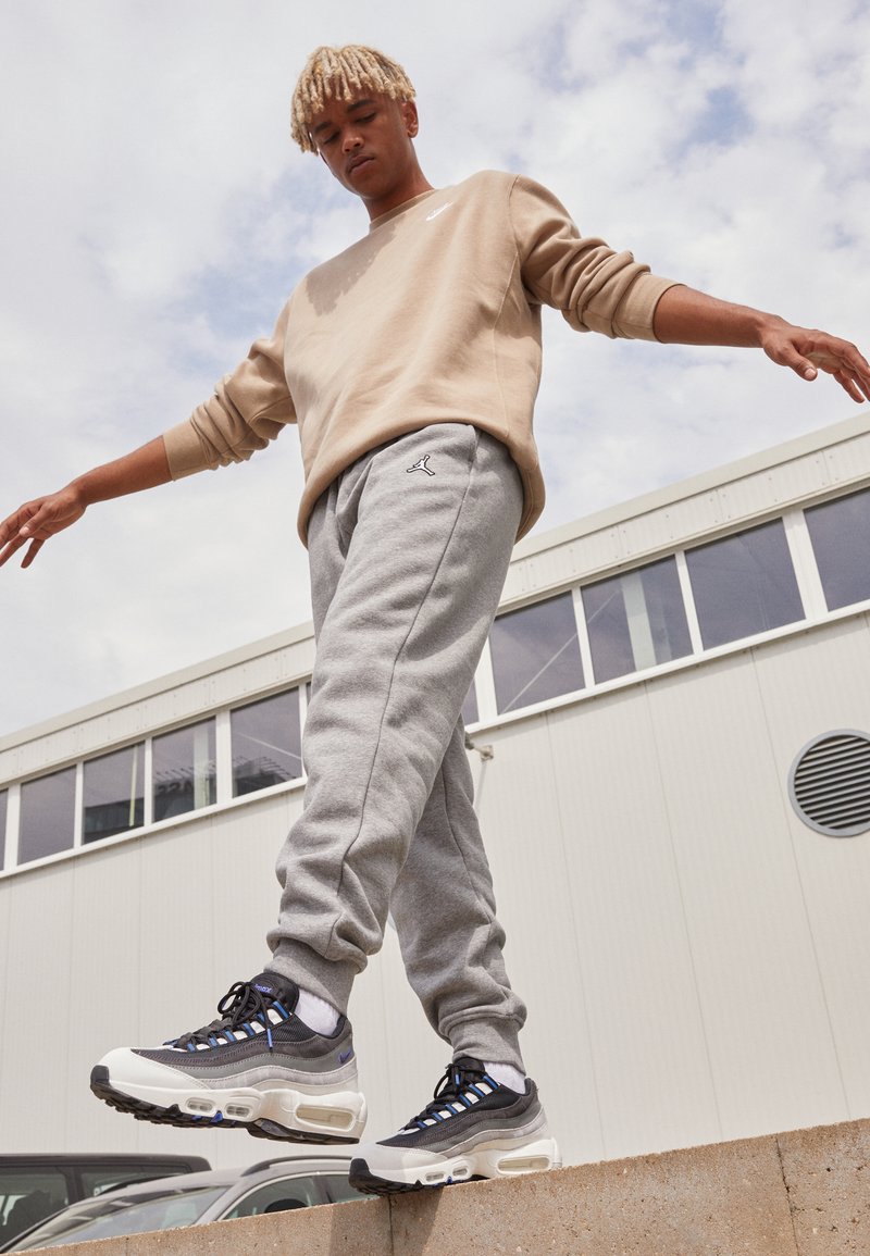 Jordan PANT - Träningsbyxor - carbon heather/black/white