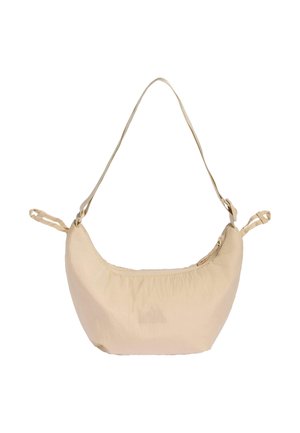 Bolso de hombro beige en forma de media luna con correa ajustable y cierre de cremallera, hecho de tela ligera.