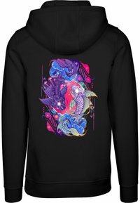 Felpa nera con cappuccio caratterizzata da una grafica colorata di un pesce e di un polpo intrecciati tra le onde, con linee audaci e colori vivaci su uno sfondo rosa.