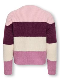 Pull en tricot avec des rayures horizontales rose clair, violet foncé, crème et mauve. Tissu texturé avec une coupe décontractée et des poignets côtelés.