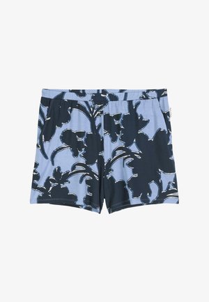 Lichtblauwe shorts met grote donkerblauwe bloemenprint en zijzakken, vlakke tailleband en een klein wit merklabel aan de rechterkant.