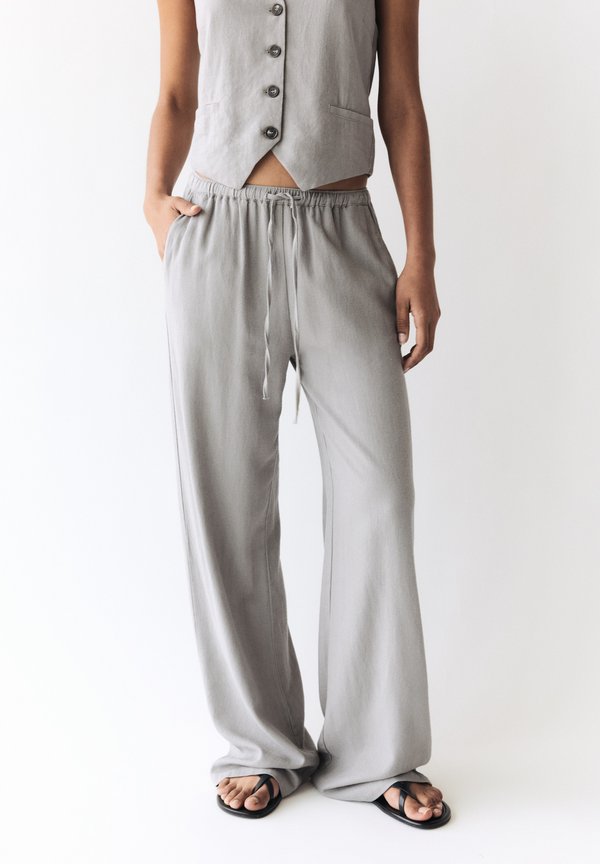 WIDE LEG - JOGGER - Stoffhose - taupe