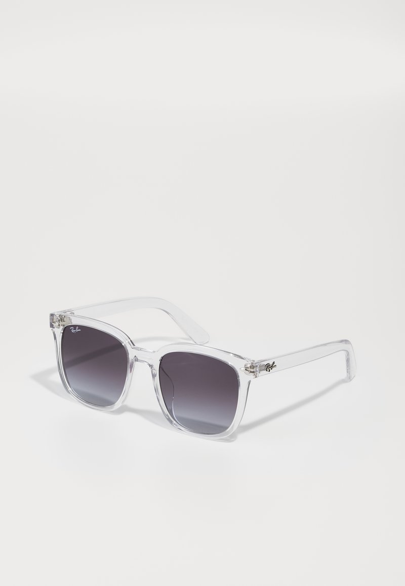 Ochelari de soare din plastic transparent, cu lentile întunecate, formă pătrată, accente metalice și logo-ul mărcii pe braț.