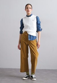 Polo Ralph Lauren CABLE KNIT COTTON SWEATER VEST - Μπλούζα - white