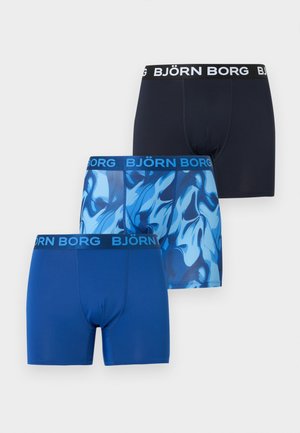 Tri pánske boxerky v čiernej, jednoliatej modrej a modrý mramorový vzor, každé s pásom s logom Björn Borg.