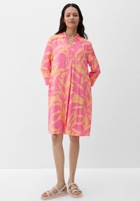s.Oliver MIT CRÊPESTRUKTUR - Freizeitkleid - pink