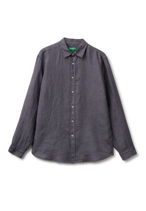 Dunkelgraues langärmeliges Hemd mit Kragen, sieben Knöpfen und leicht strukturiertem Stoff, flach auf weißem Hintergrund ausgelegt.